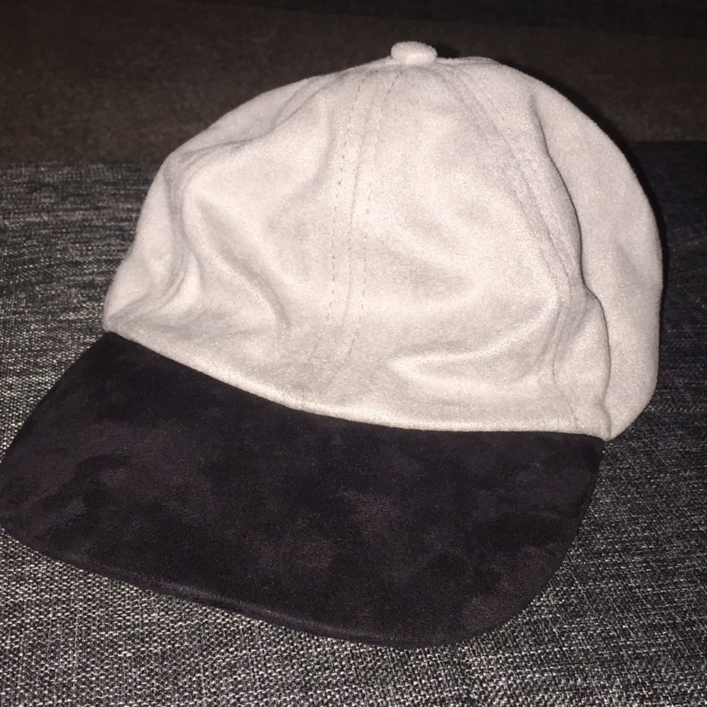 Small adjustable hat - Picture 2 of 5